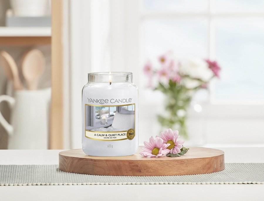 Duża świeca zapachowa Yankee Candle A CALM & QUIET PLACE