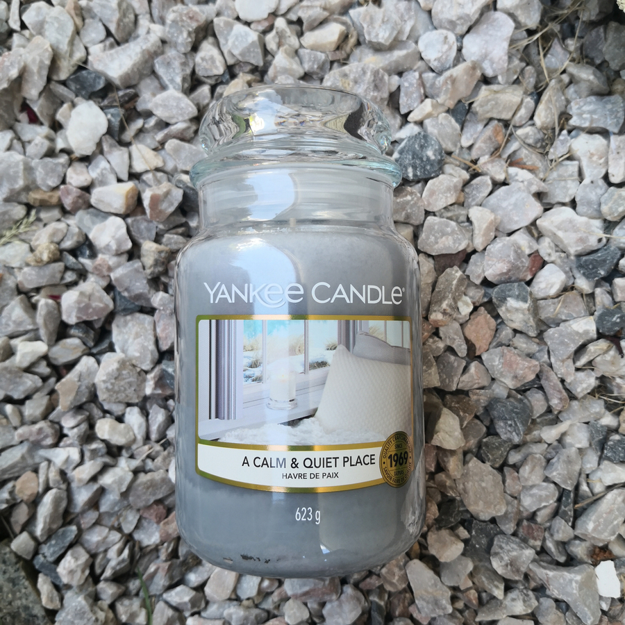 Duża świeca zapachowa Yankee Candle A CALM & QUIET PLACE