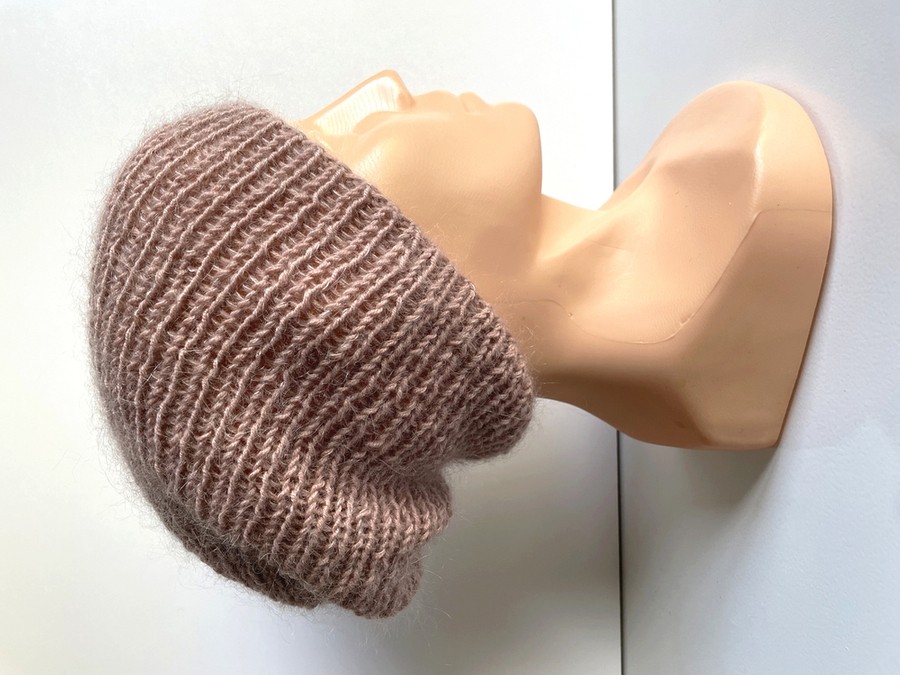 Handmade Czapka damska AUREA 100% Baby Merino plus moher i jedwab 49 Pustynna Róża