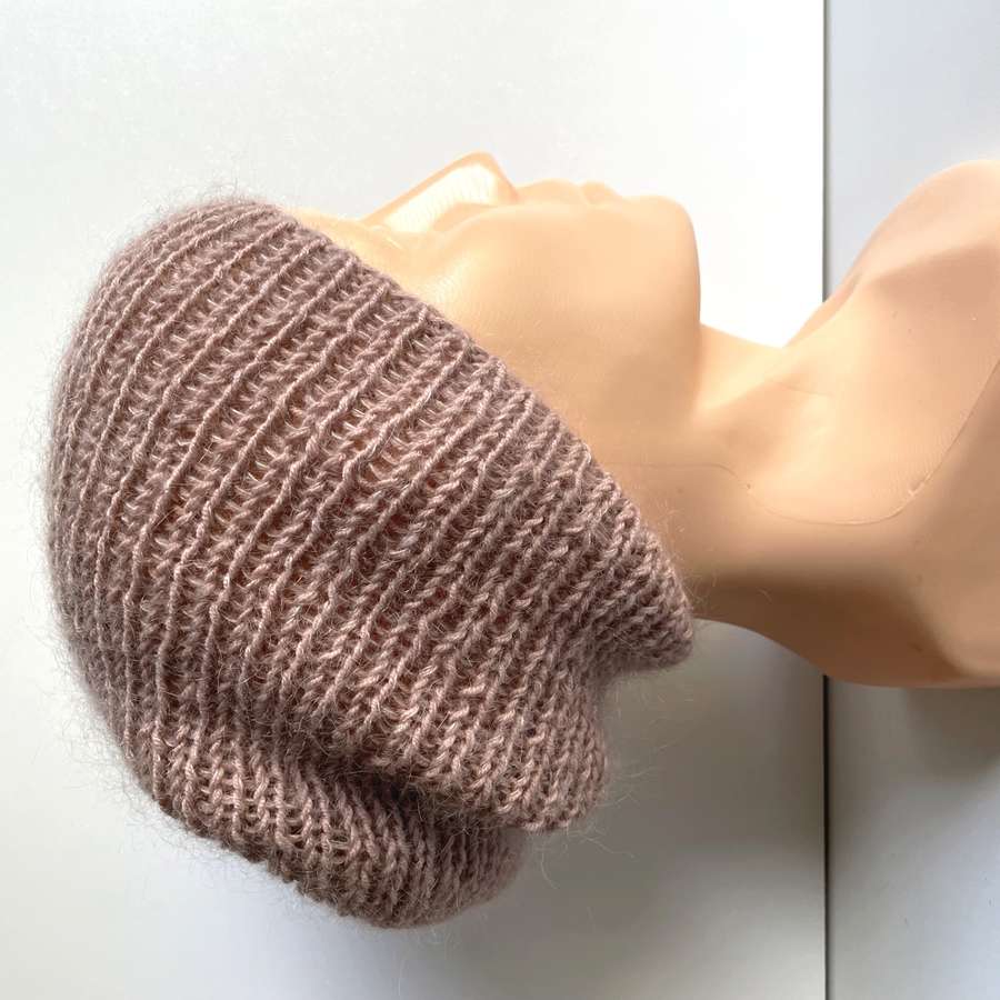 Handmade Czapka damska AUREA 100% Baby Merino plus moher i jedwab 49 Pustynna Róża