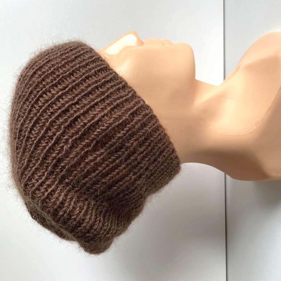 Handmade Czapka damska AUREA 100% Baby Merino plus moher i jedwab 52 Czekolada mleczna