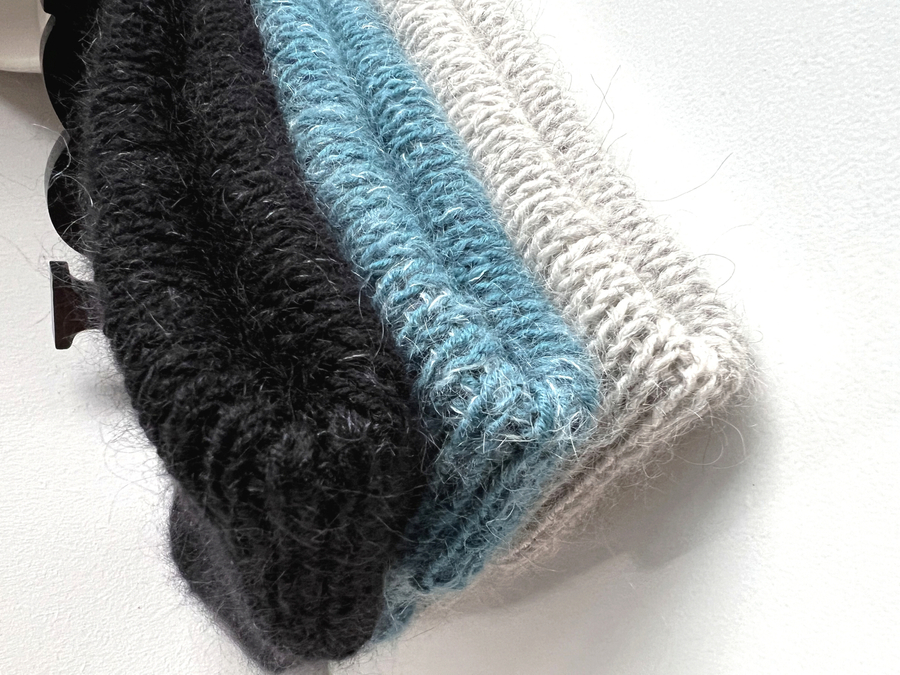 Ręcznie robiona czapka beanie AUREA 100% Baby Merino plus moher i jedwab 21/02 Czarny