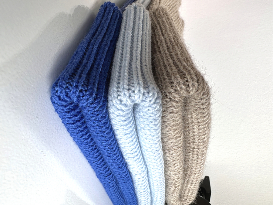 Beanie czapka z wełny merino VARELLA 100% Baby Merino 33 Jaskrawoniebieski