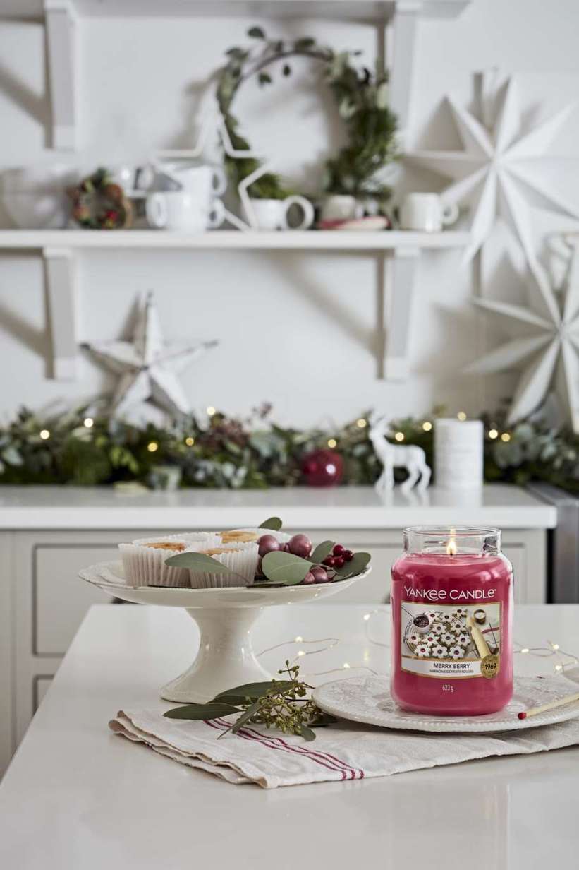 Duża świeca zapachowa Yankee Candle MERRY BERRY