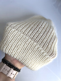 Ręcznie robiona czapka beanie AUREA 100% Baby Merino plus moher i jedwab 02 Ecru