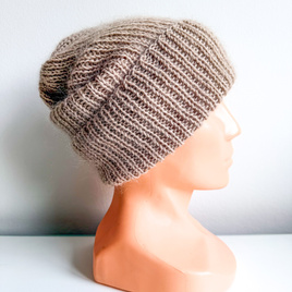 Ręcznie robiona czapka beanie AUREA 100% Baby Merino plus moher i jedwab 64/54 jasny dąb