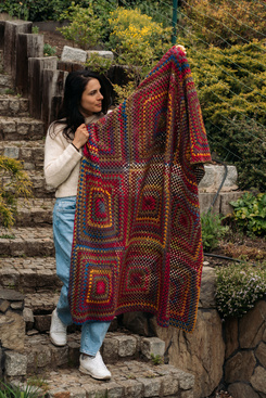 Koc wełniany Granny Square 140x180 cm – Jesienna mozaika 8108