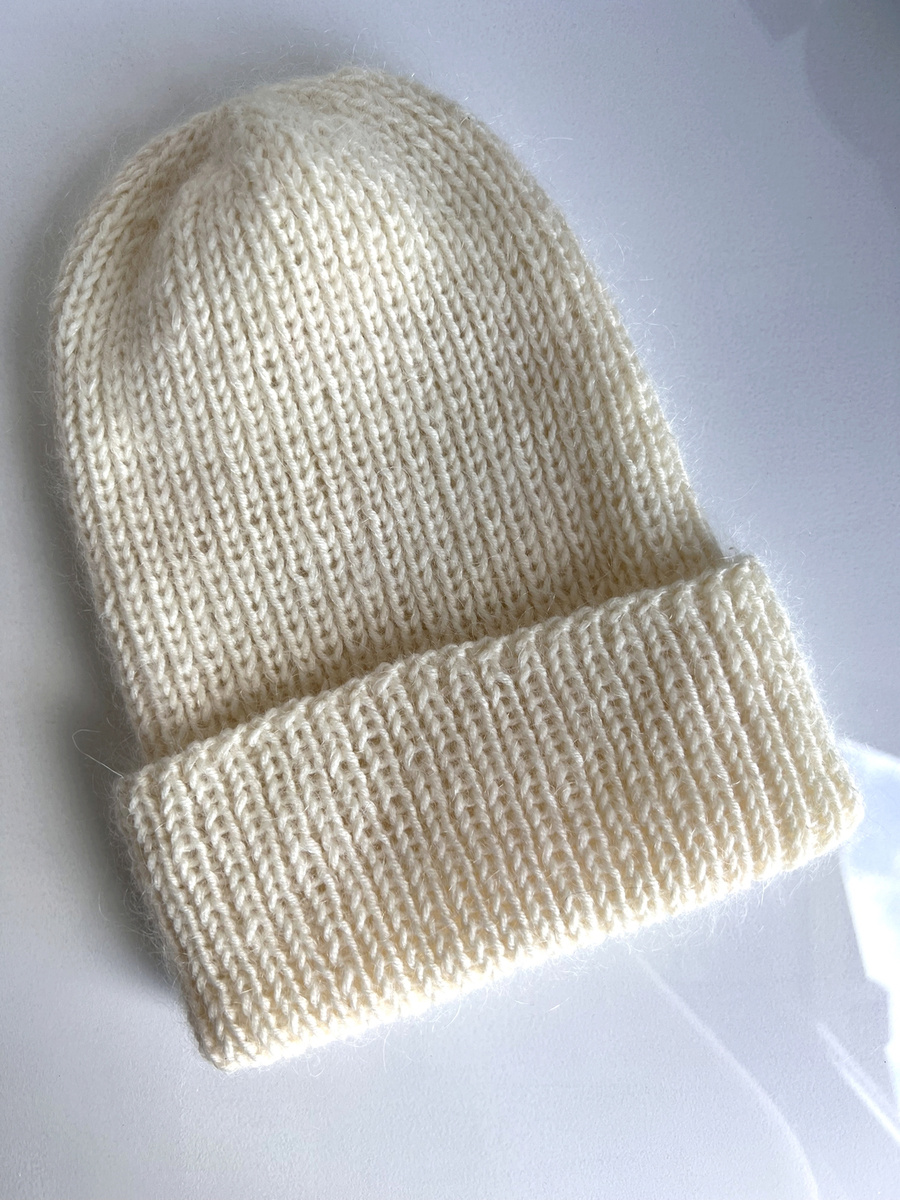 Ręcznie robiona czapka beanie AUREA 100% Baby Merino plus moher i jedwab 02/01 Ecru